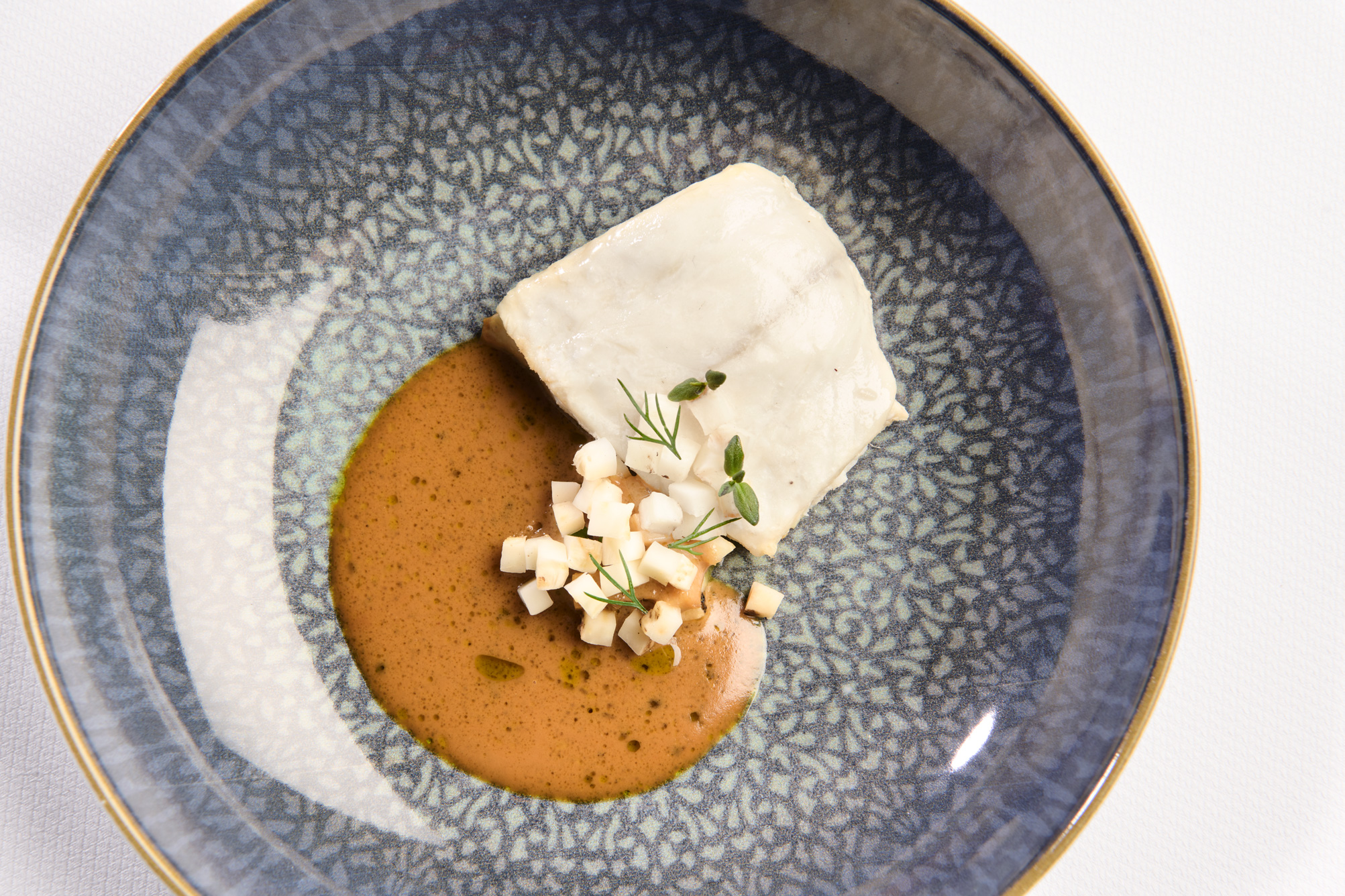 pighvar med hummersauce og selleri i tern