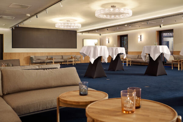 evergreen lounge med sofaer