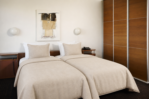 suite313_med nyt sengetøj_ai